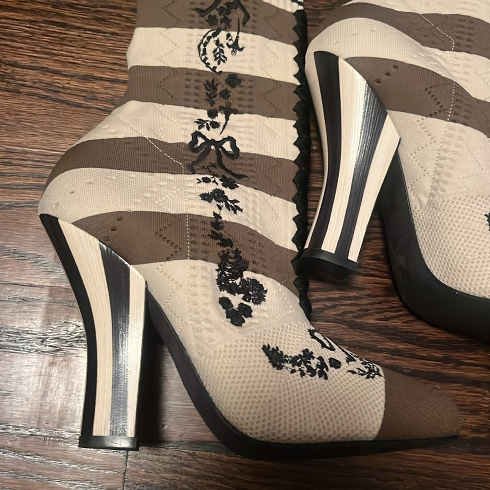 Fendi Rockoko Embroidered Booties - Picture 7 of 8